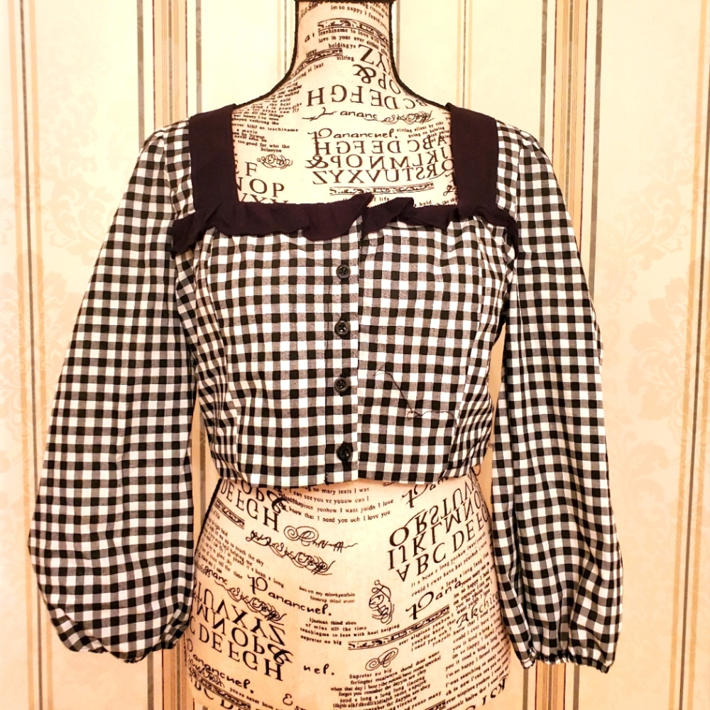 BCBG Button down blk/WHT plaid mid blouse